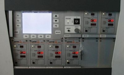 Hochleistungs- Senk- und Gewindemaschine mit In-Prozess-Messung und 4 Stationen Schleppteller HG-839