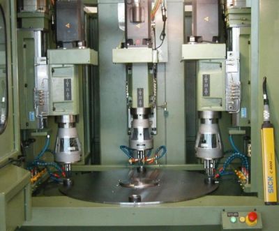 CNC Rundtaktanlage mit 3 Bearbeitungsstationen und Mehrspindelköpfen HG40Nm-CNC HG-818