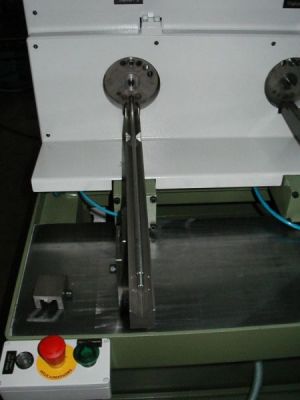 Endenbearbeitungsmaschine, zwei Stationen nebeneinander HG-836